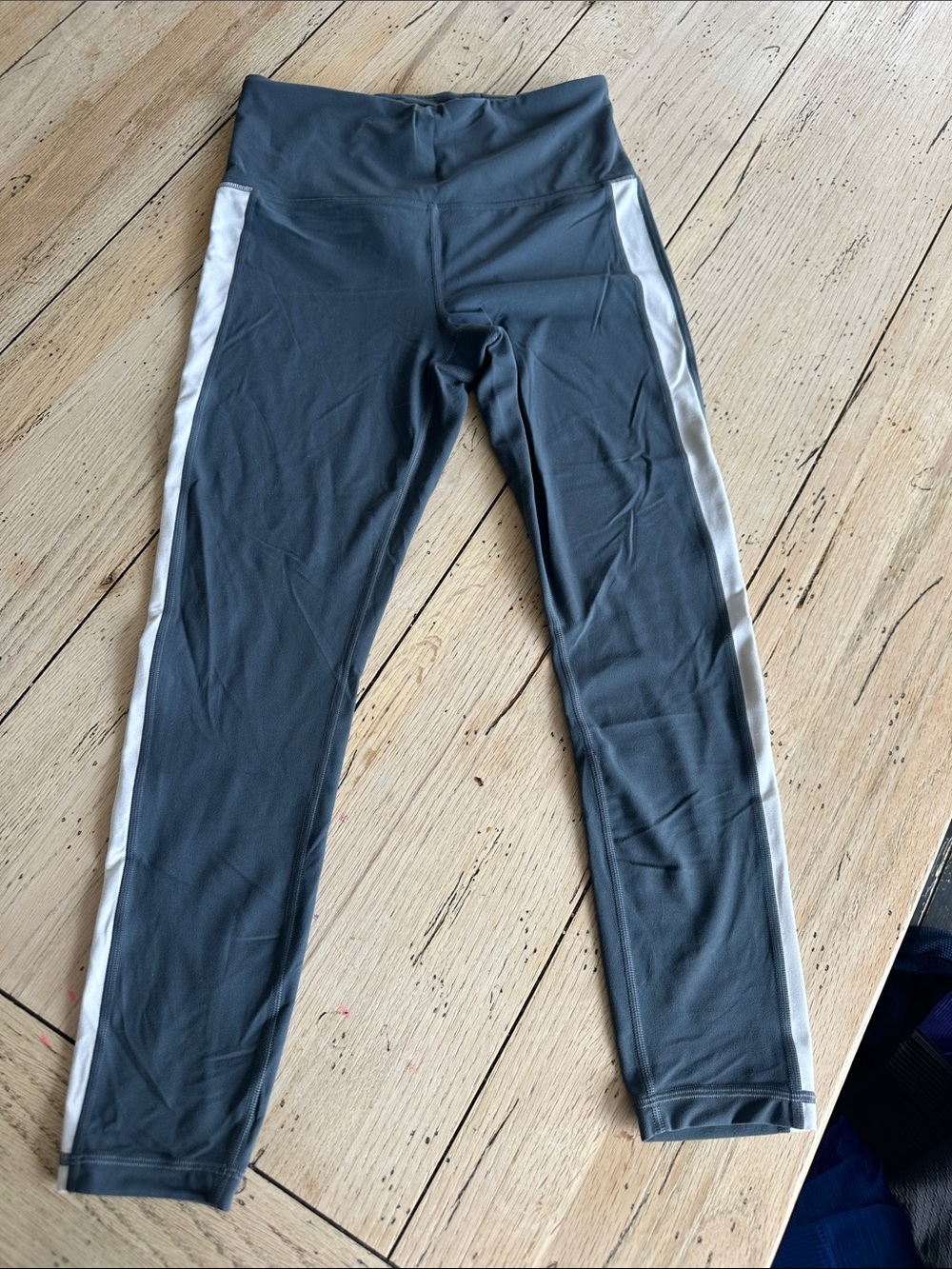 Athleta Elation 7/8 Gray Leggings with White Side Panels